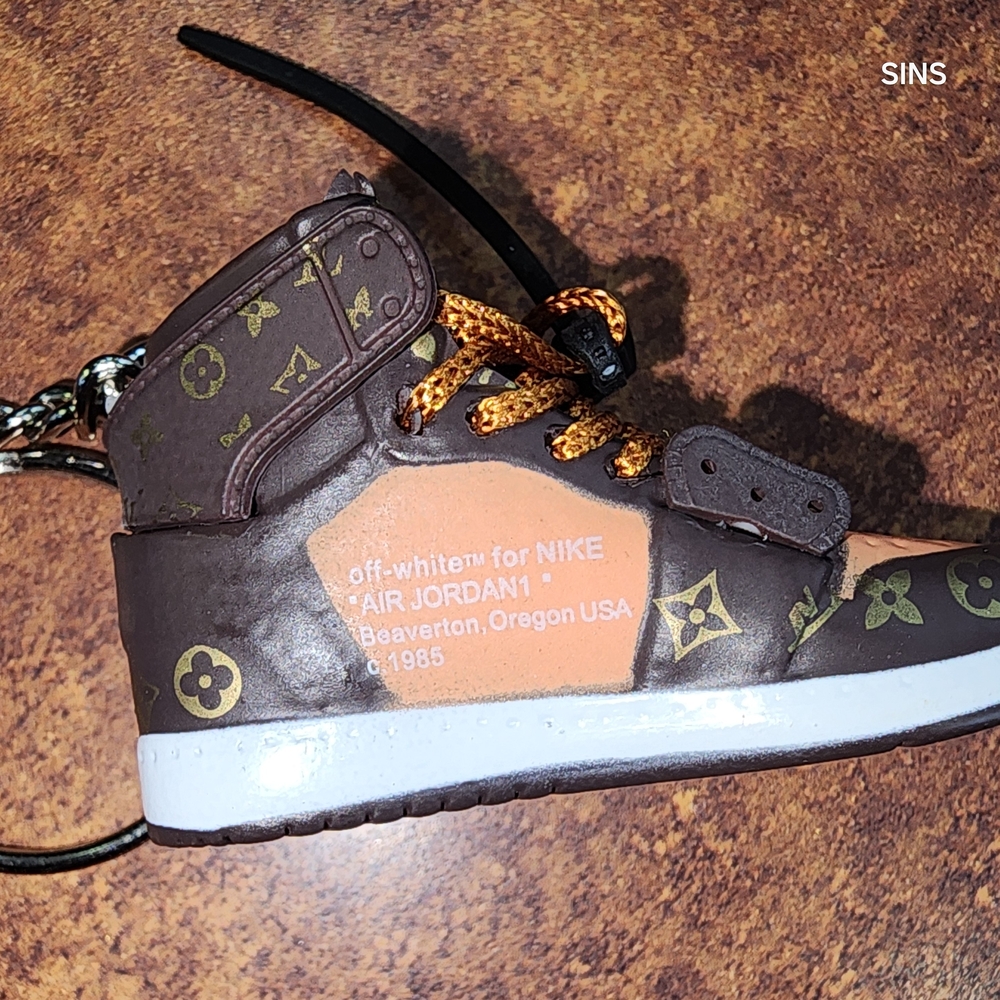 Sneaker Key Chain Or Bag Charm Brown Monogram - Picture 4 of 11